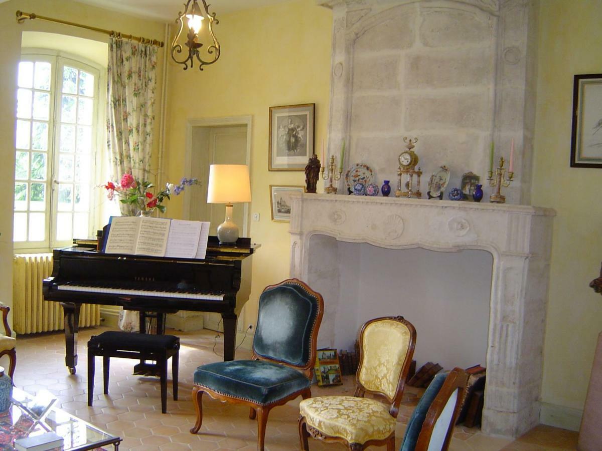 Chateau La Gentilhommiere Du Puits Notre-Dame 30 Rue De L'Eglise 24110 Saint Leon Sur L'Isle المظهر الخارجي الصورة