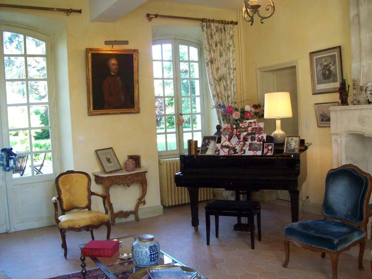 Chateau La Gentilhommiere Du Puits Notre-Dame 30 Rue De L'Eglise 24110 Saint Leon Sur L'Isle المظهر الخارجي الصورة
