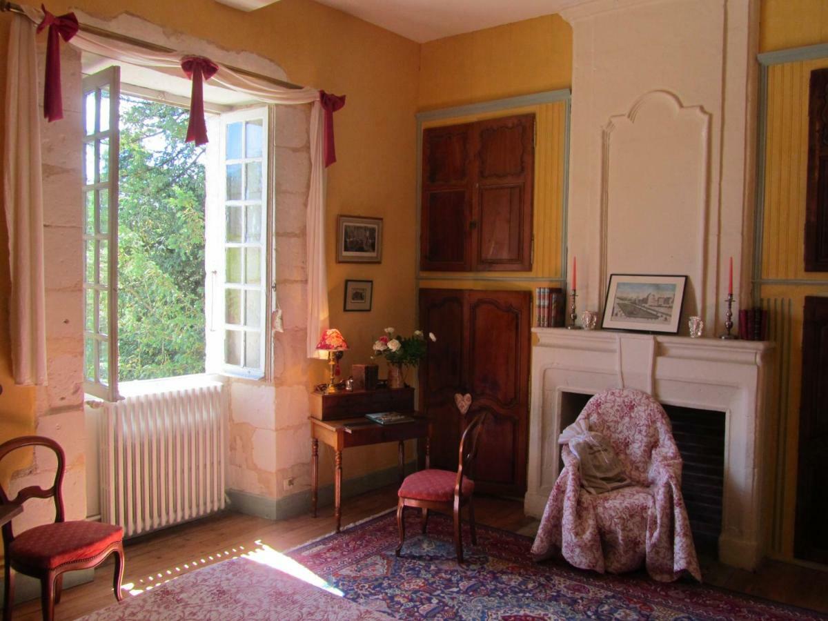 Chateau La Gentilhommiere Du Puits Notre-Dame 30 Rue De L'Eglise 24110 Saint Leon Sur L'Isle المظهر الخارجي الصورة