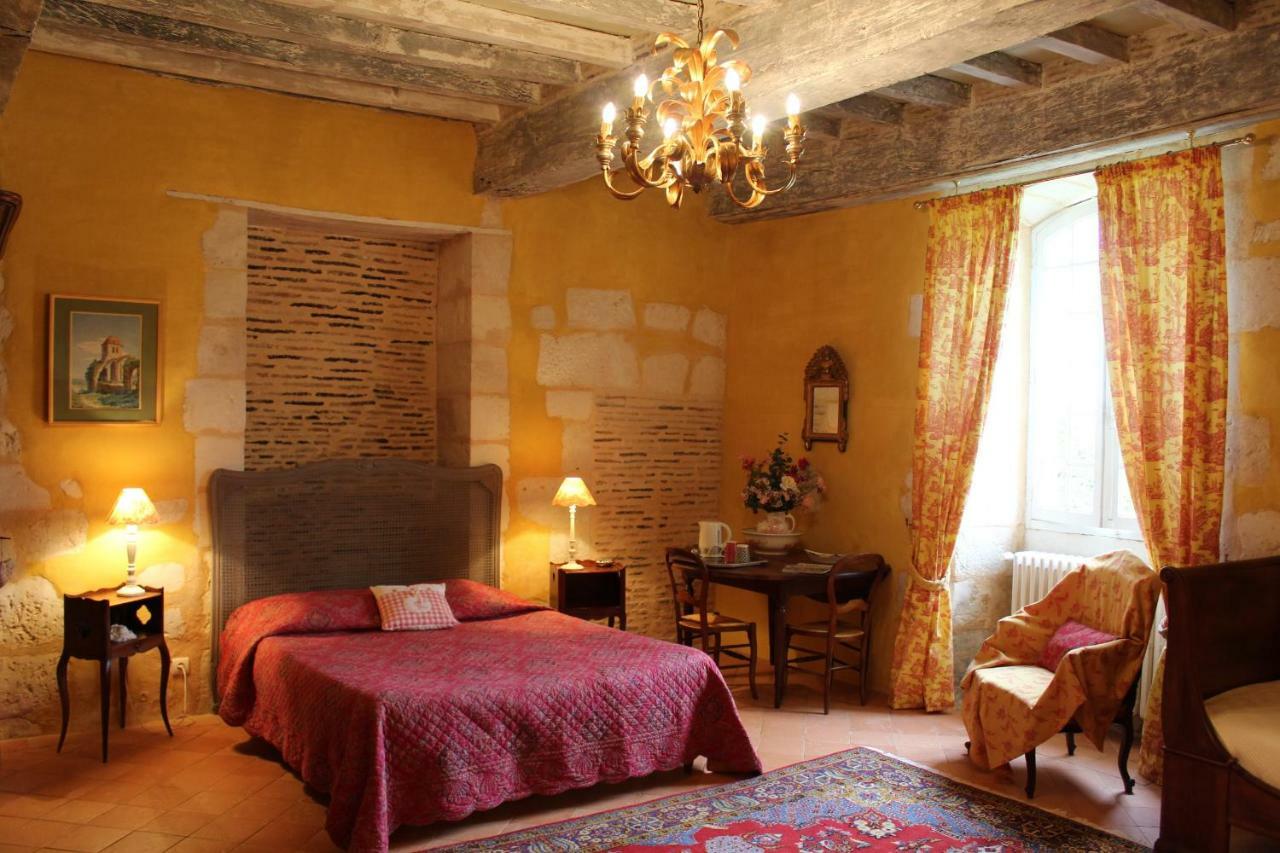 Chateau La Gentilhommiere Du Puits Notre-Dame 30 Rue De L'Eglise 24110 Saint Leon Sur L'Isle المظهر الخارجي الصورة