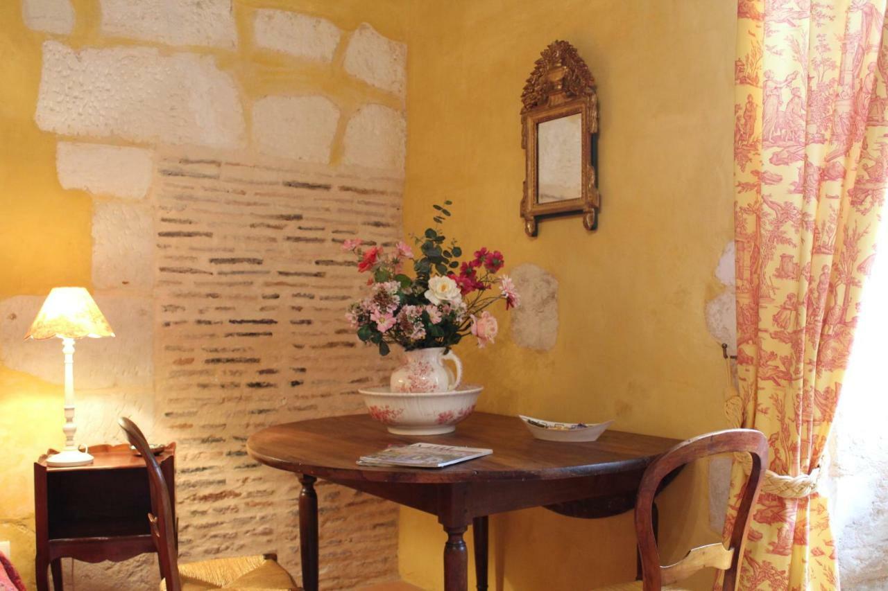 Chateau La Gentilhommiere Du Puits Notre-Dame 30 Rue De L'Eglise 24110 Saint Leon Sur L'Isle المظهر الخارجي الصورة