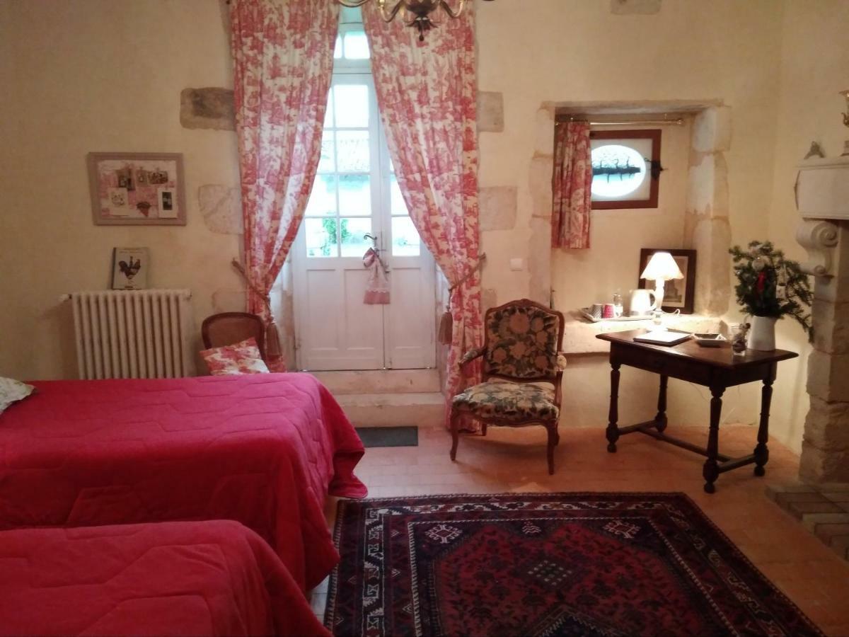 Chateau La Gentilhommiere Du Puits Notre-Dame 30 Rue De L'Eglise 24110 Saint Leon Sur L'Isle المظهر الخارجي الصورة