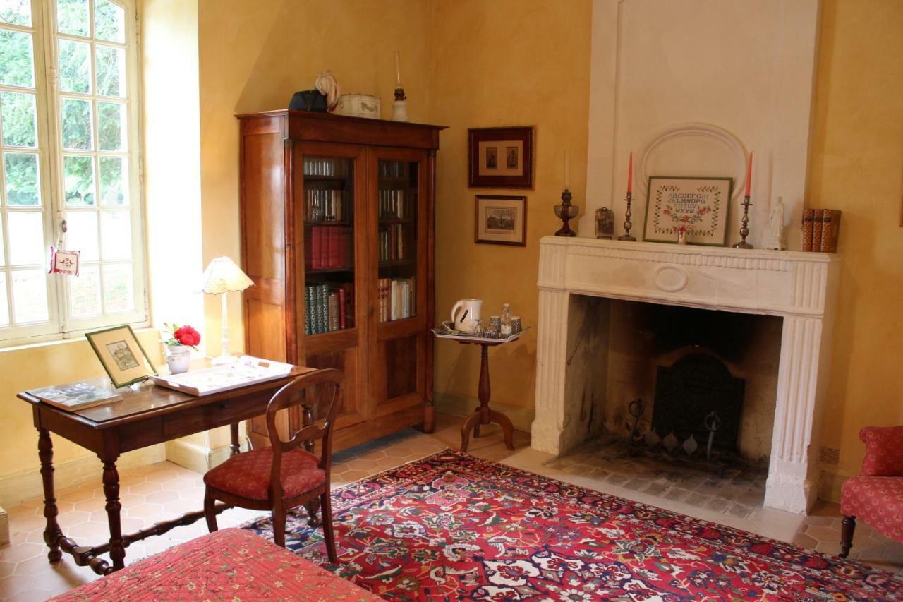 Chateau La Gentilhommiere Du Puits Notre-Dame 30 Rue De L'Eglise 24110 Saint Leon Sur L'Isle المظهر الخارجي الصورة