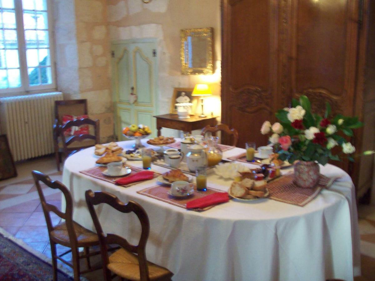 Chateau La Gentilhommiere Du Puits Notre-Dame 30 Rue De L'Eglise 24110 Saint Leon Sur L'Isle المظهر الخارجي الصورة